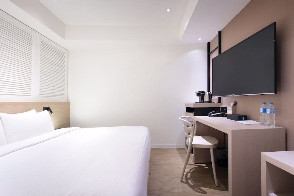 Keebe Hotel Deluxe Double Room 3