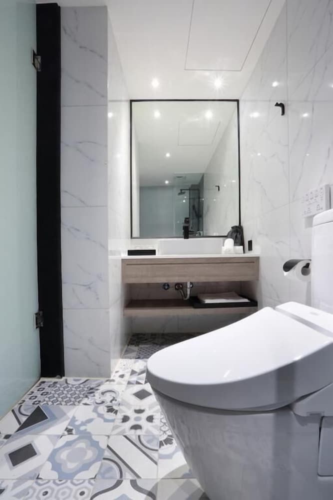 Keebe Hotel Deluxe Double Room 6