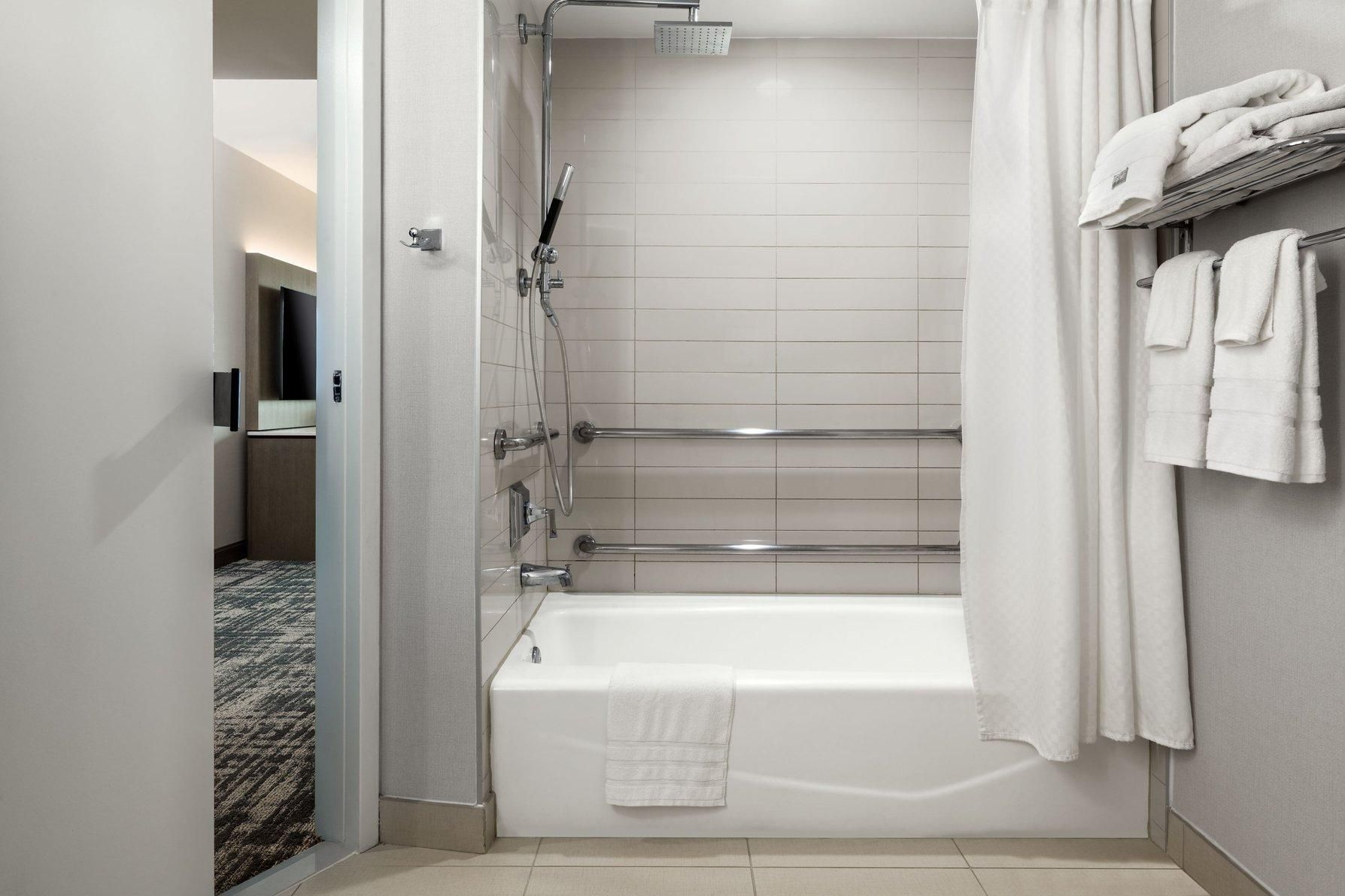 Recently Renovated, Deluxe Guest room, 2 Double, Bay view