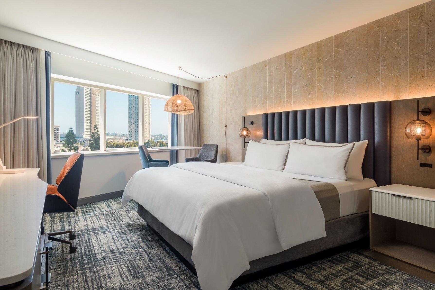Recently Renovated, Guest room, 1 King, City view