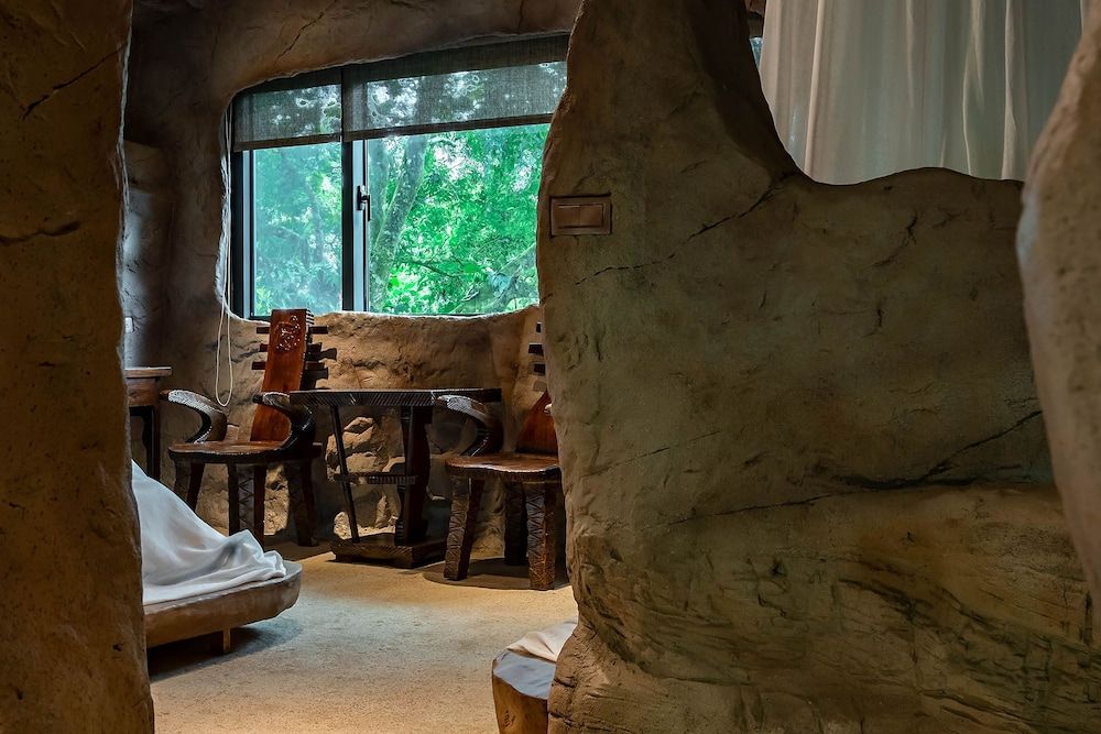 Yi-He Golden Homestay Deluxe Cave For 6 People 5