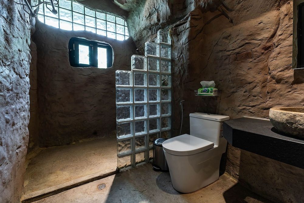 Yi-He Golden Homestay Deluxe Cave For 6 People 3