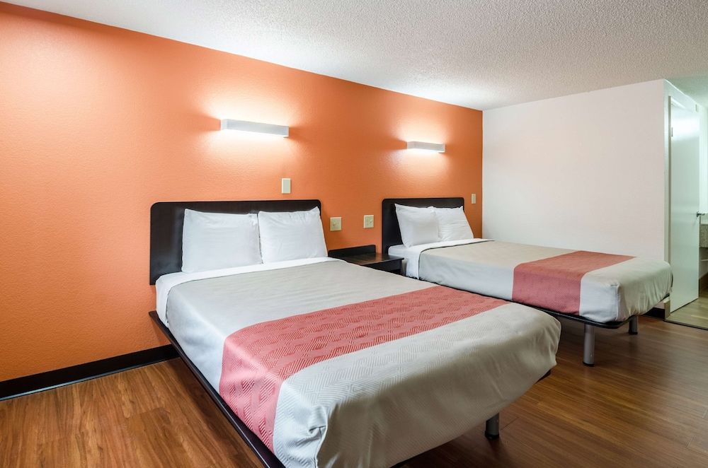 Motel 6 Troutville, VA Deluxe Room, 2 Double Beds, Accessible, Non Smoking 5