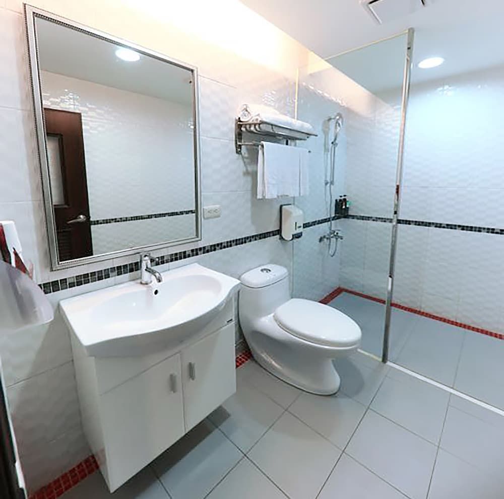 Military 75 Hotel Family Quadruple Room, 2 Double Beds 8