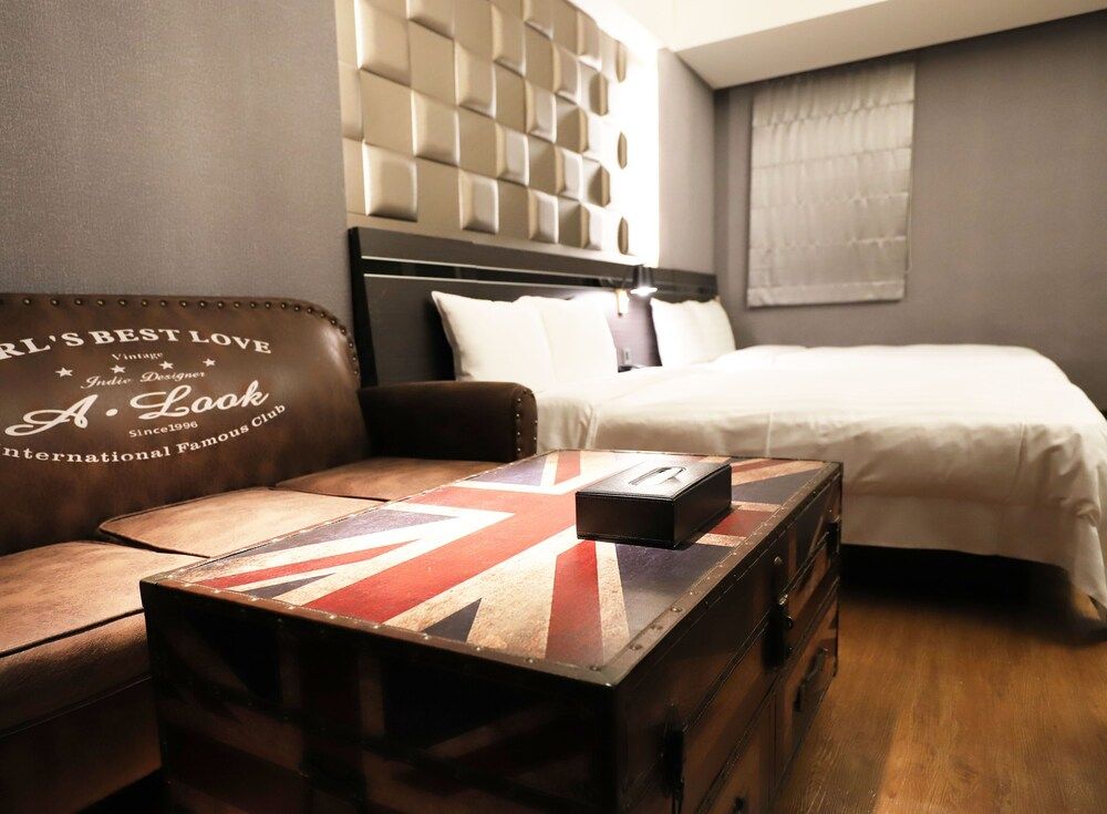 Military 75 Hotel Family Quadruple Room, 2 Double Beds 3