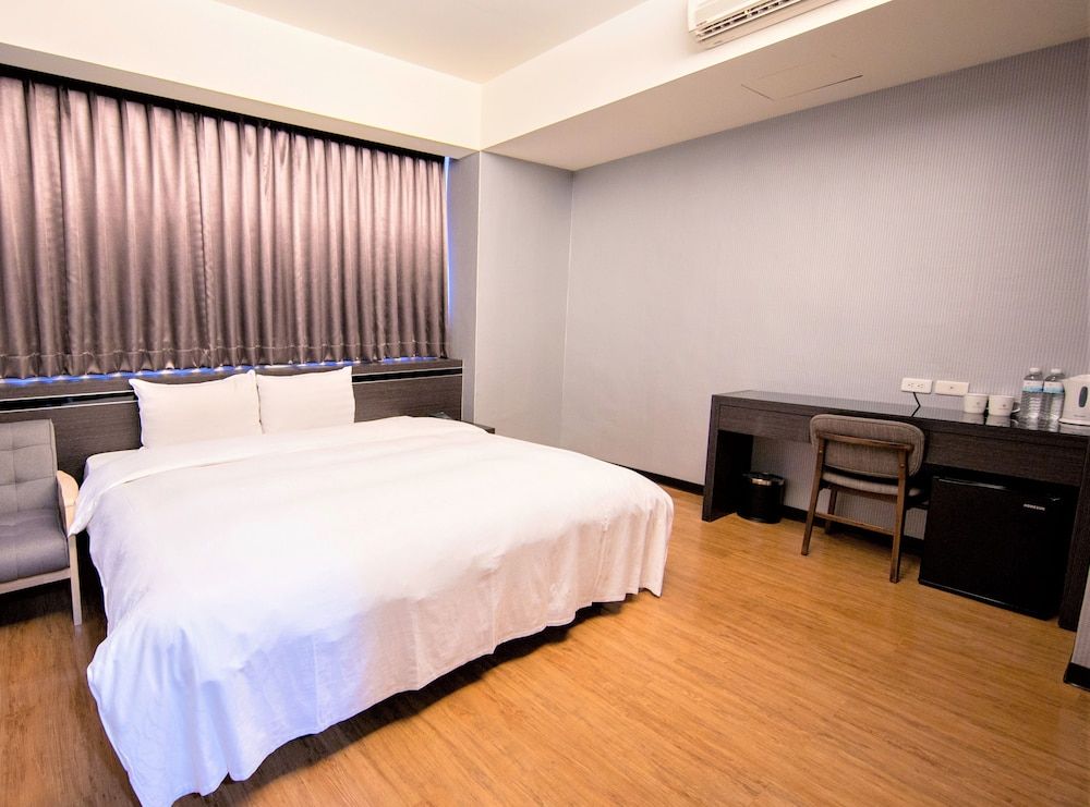 Military 75 Hotel Deluxe Double Room, 1 King Bed