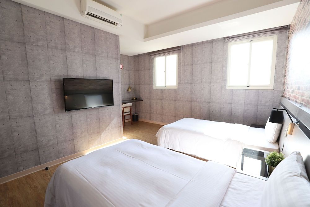 Military 75 Hotel Standard Twin Room, 2 Twin Beds 4