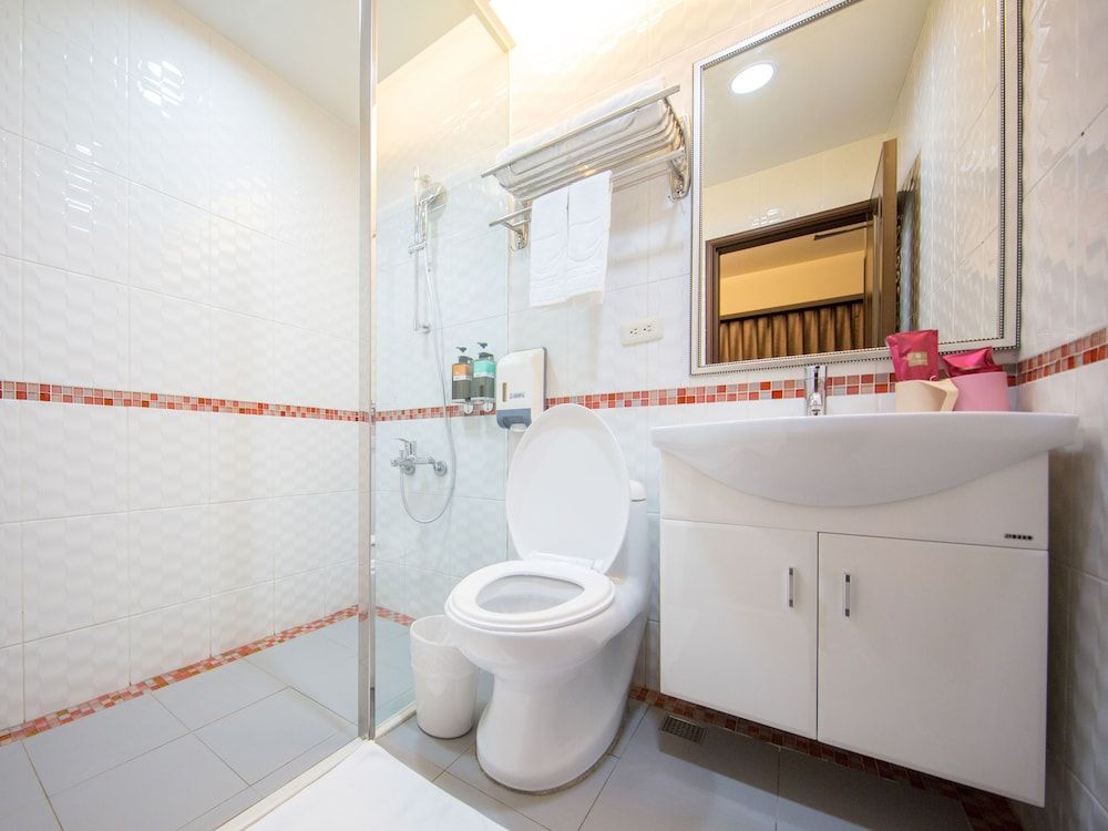 Military 75 Hotel Deluxe Double Room, 1 King Bed 7