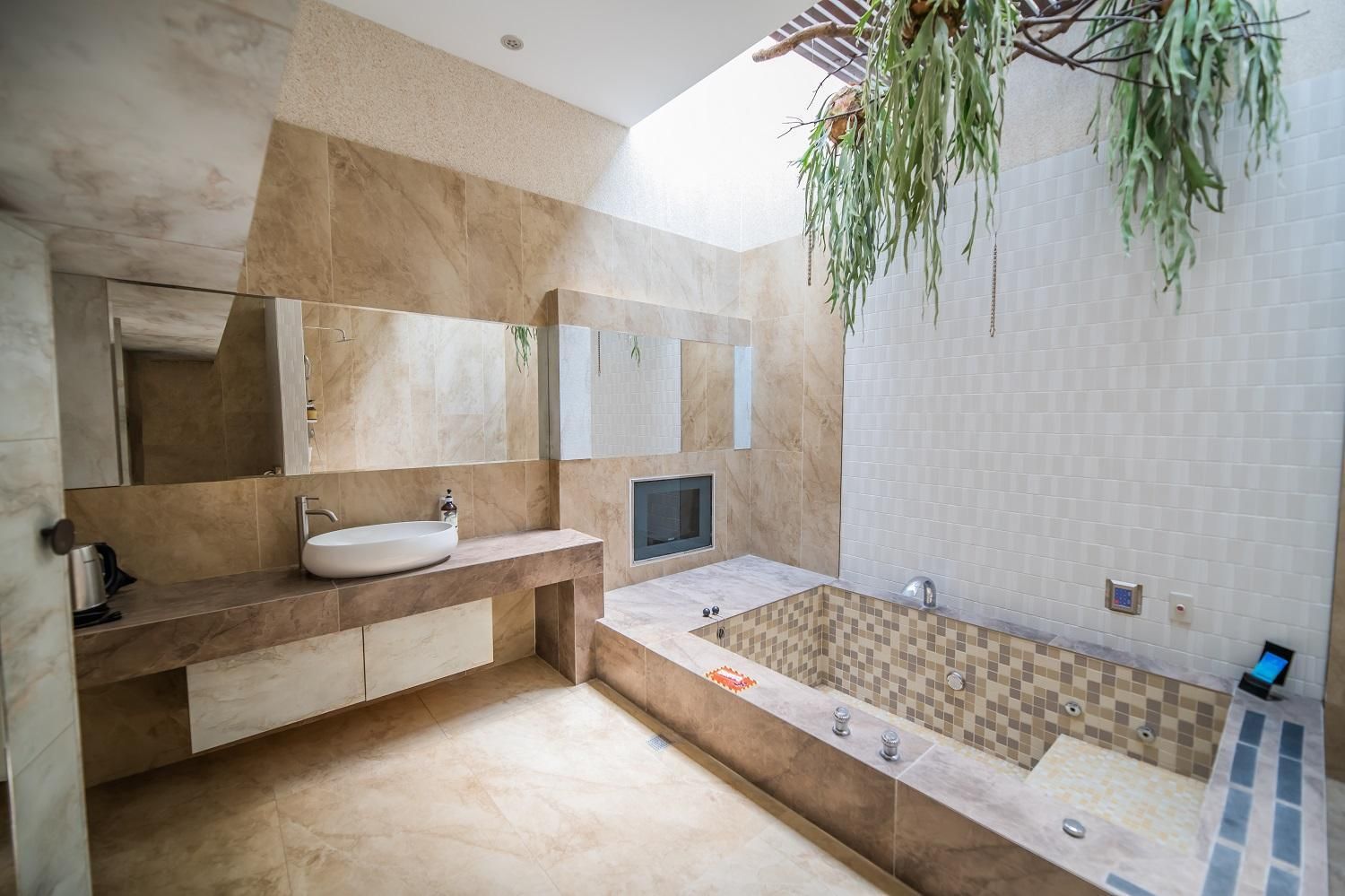 Deluxe Double Room - Check-In at 06:00 PM