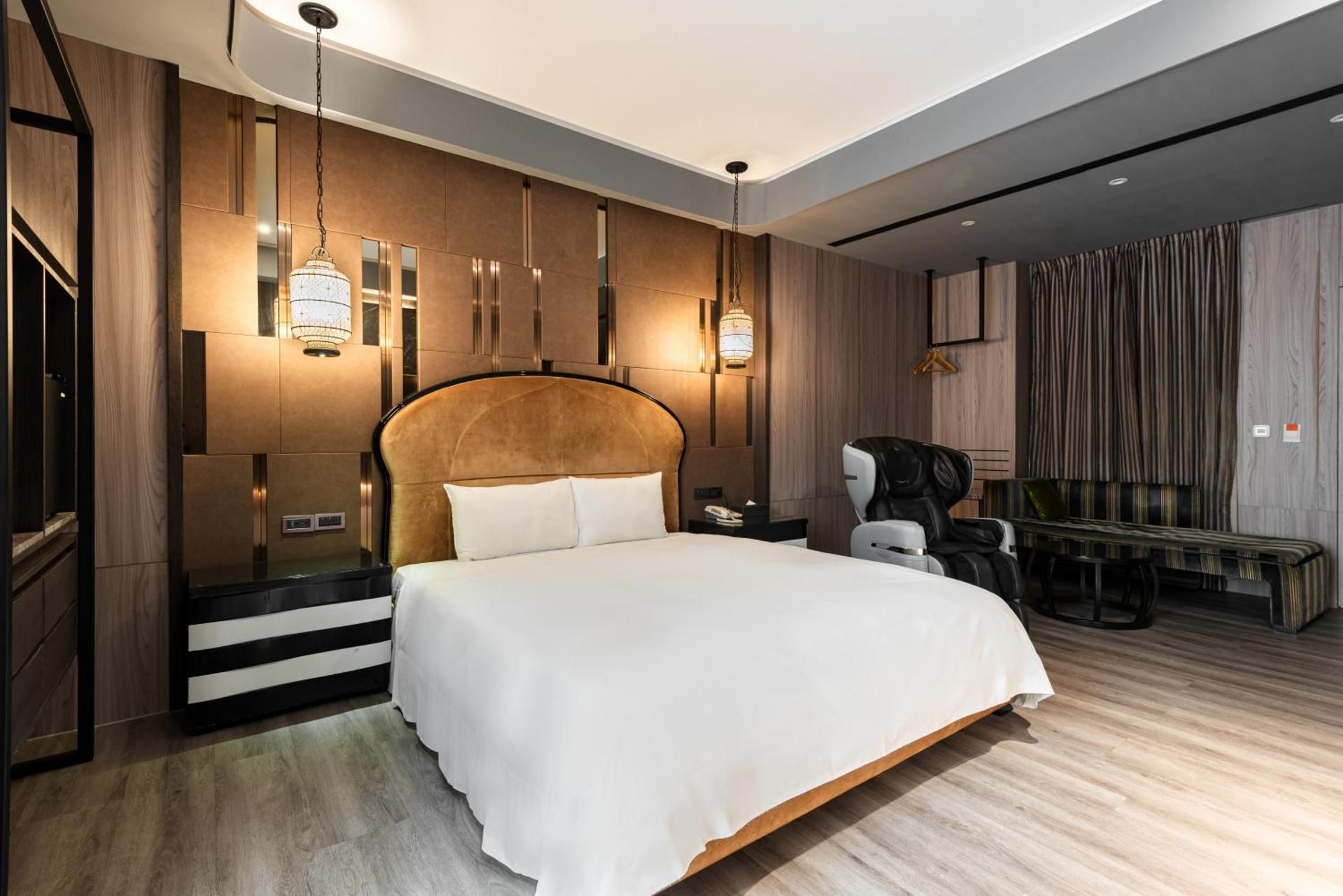 Deluxe Double Room - Check-In at 06:00 PM