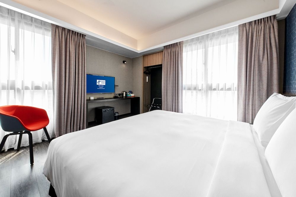 1 King Bed Standard River View High FL
