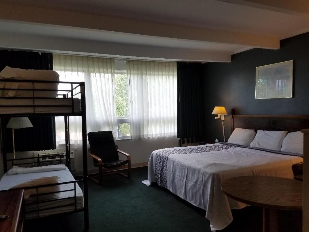 1 King Bed and Twin Bunk Beds, Non-Smoking