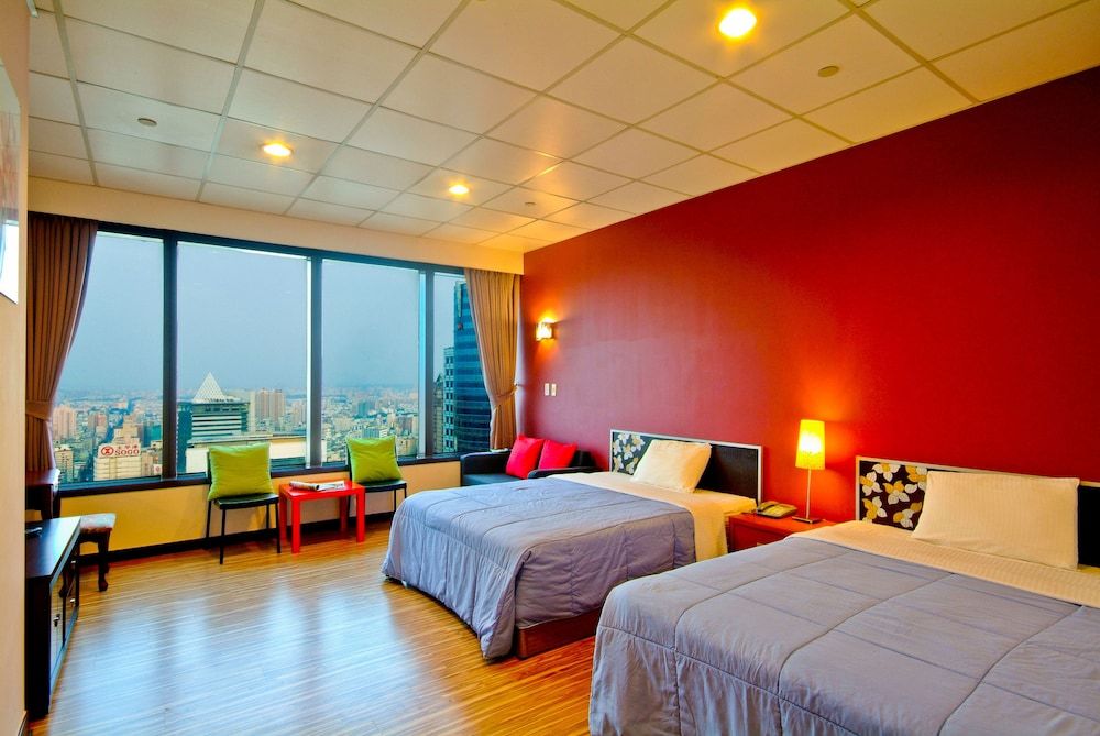 Panoramic Quadruple Room, City View