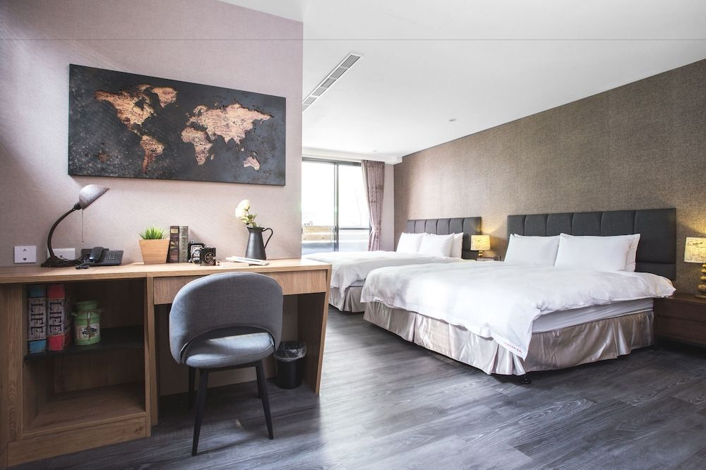 Deluxe Quadruple Room, Multiple Beds, Bathtub