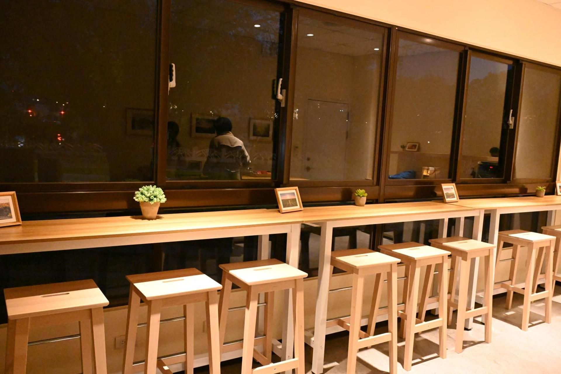 shared lounge/tv area