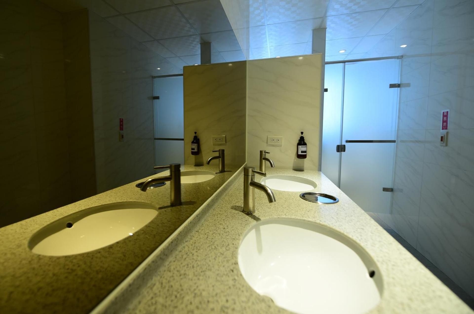 Standard Double Shared Bathroom