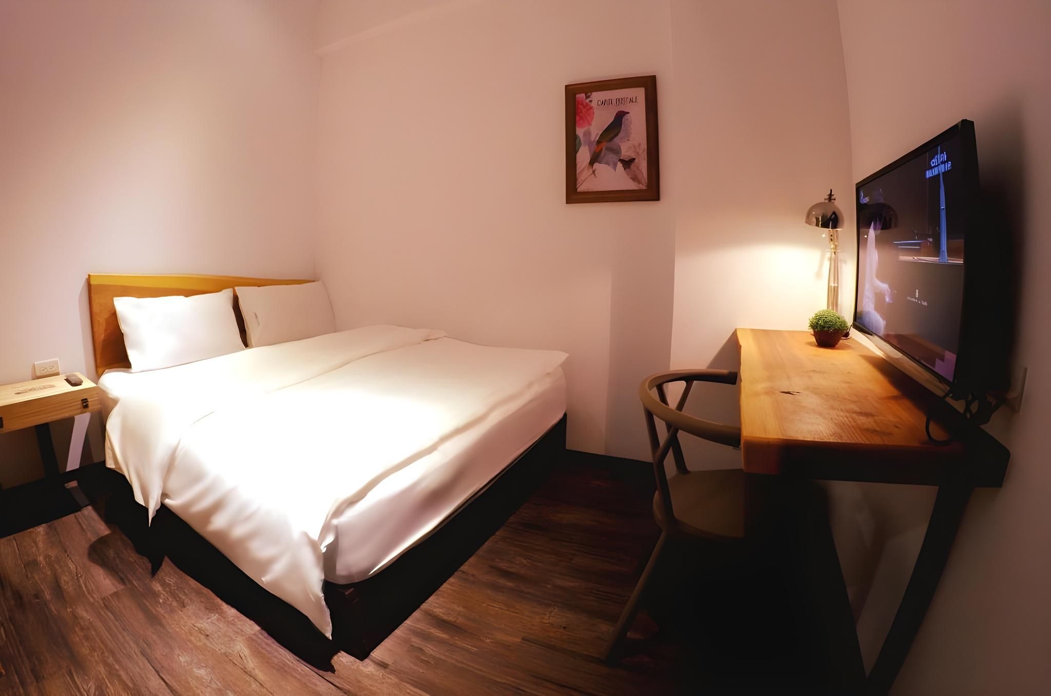 Lutel Hotel Xpark Gloria Outlets Shin Kong Cinemas Standard Double Room with Shared Bathroom and without Window 2