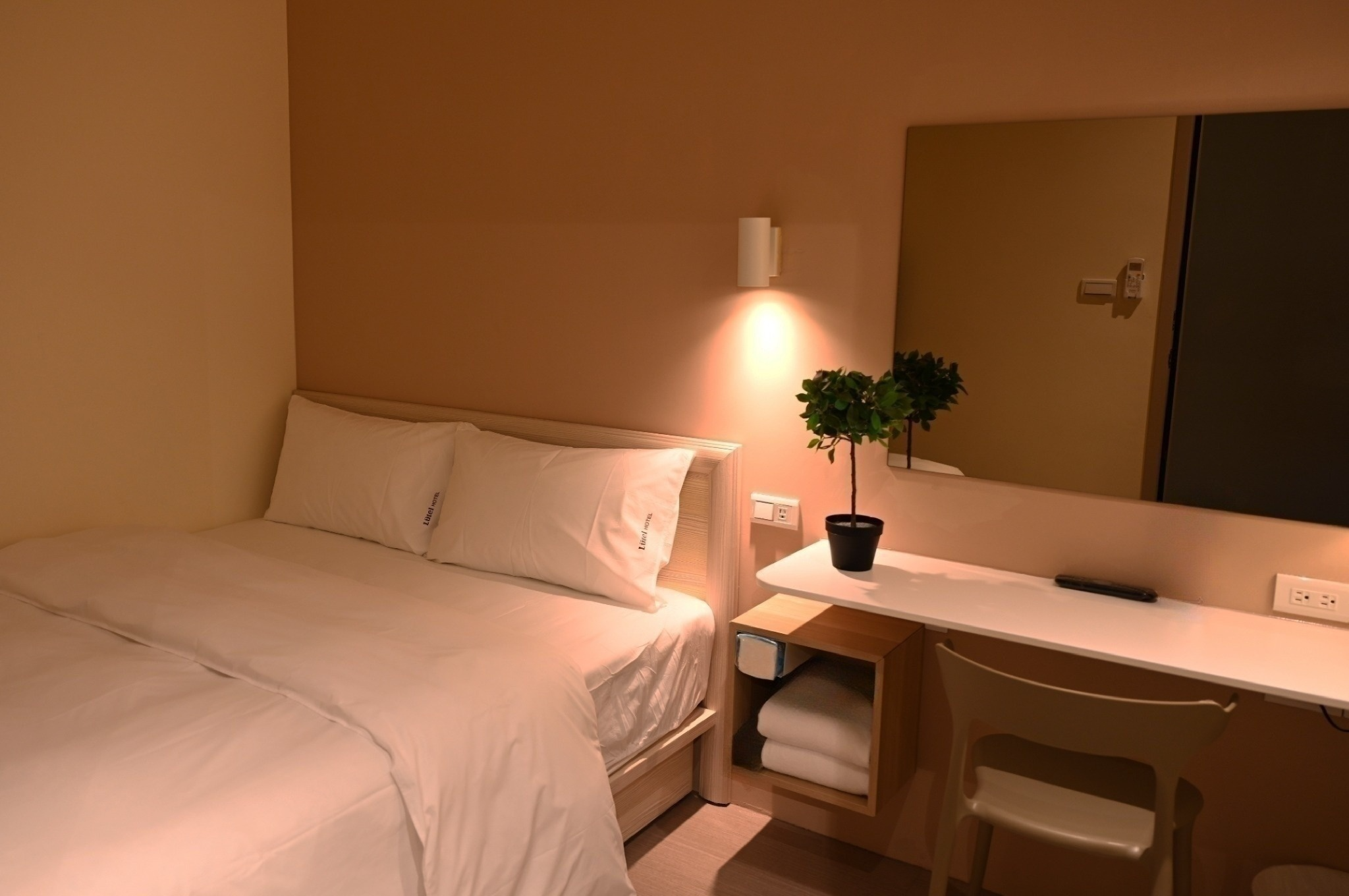 Lutel Hotel Xpark Gloria Outlets Shin Kong Cinemas Standard Double Room with Shared Bathroom and without Window