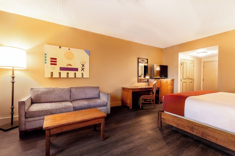 Eldorado Hotel & Spa Deluxe Room, 1 King Bed, City View (Deluxe King ADA Tub) 3