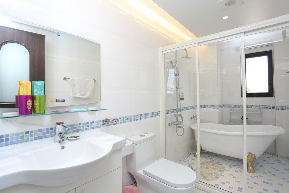 Sofia Villa Superior Double Room, Bathtub, Courtyard View 7