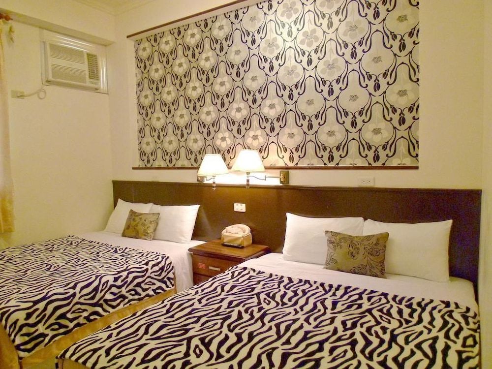 Broad-Minded Station Quadruple Room (separate bathroom) 2