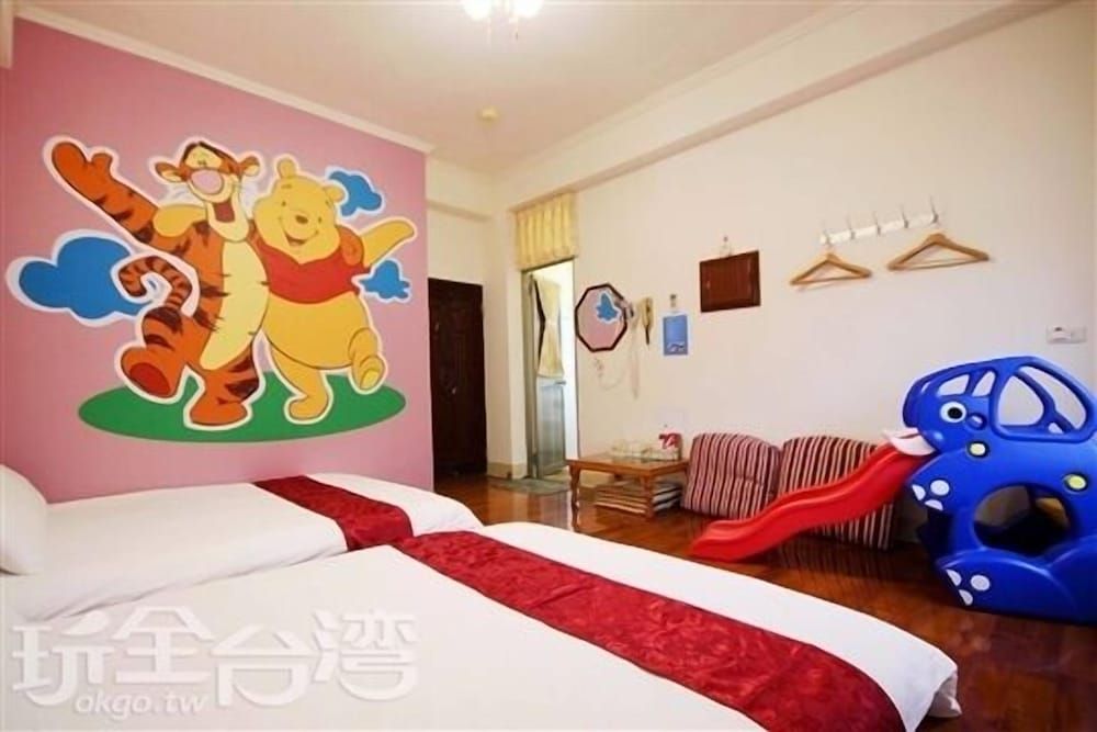 Broad-Minded Station Deluxe Quadruple Room 3