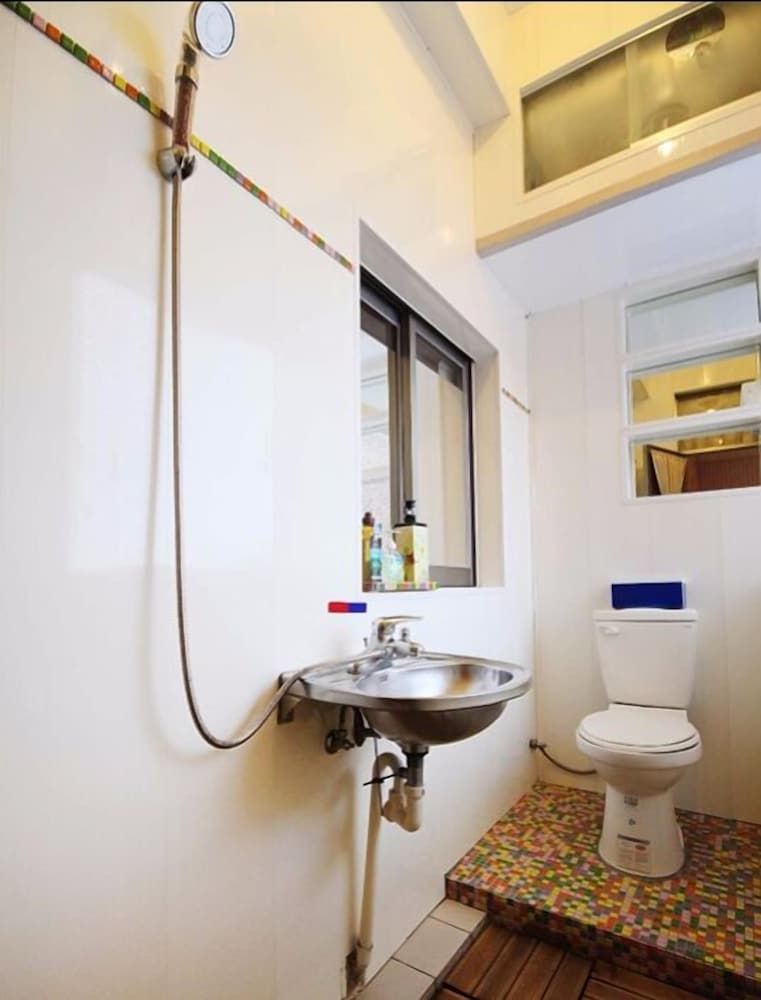 Broad-Minded Station Deluxe Quadruple Room 5