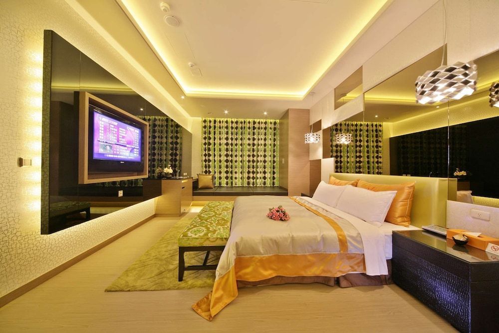 Business Double Room (Check in time: 08:00 P.M.)