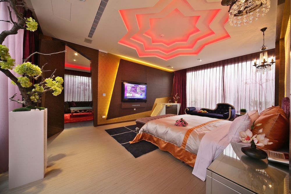 Superior Double Room (Check in time: 08:00 P.M.)