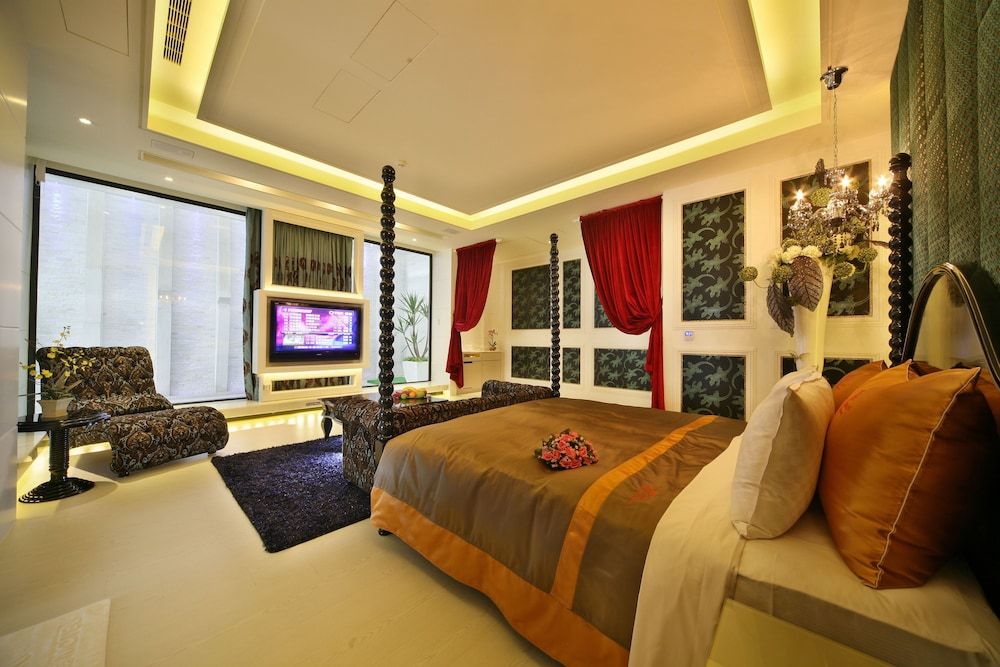 Villa (Check in time: 10:00 P.M.)