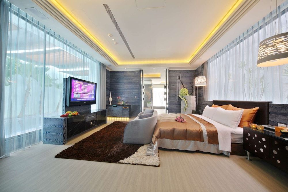 Villa (Check in time: 08:00 P.M.)