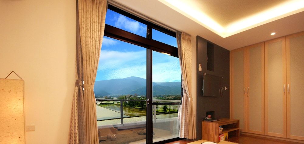 Easylife B&B Family Room, 2 Double Beds, Balcony, Tower 10