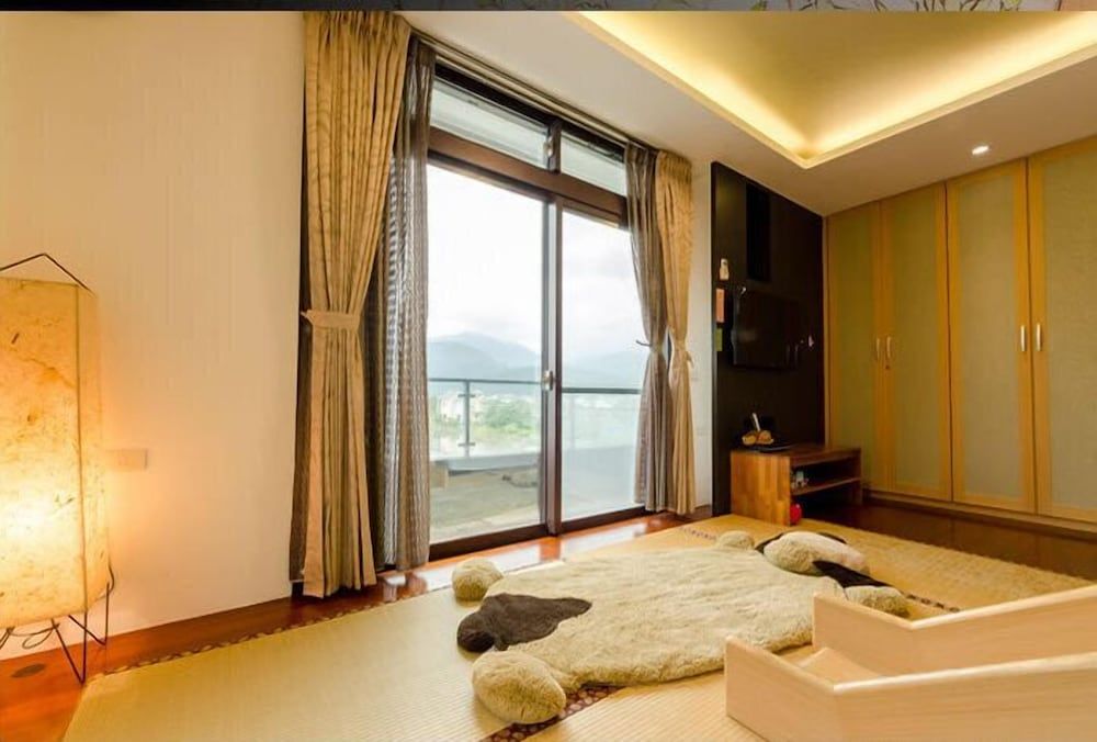 Easylife B&B Family Room, 2 Double Beds, Balcony, Tower 9