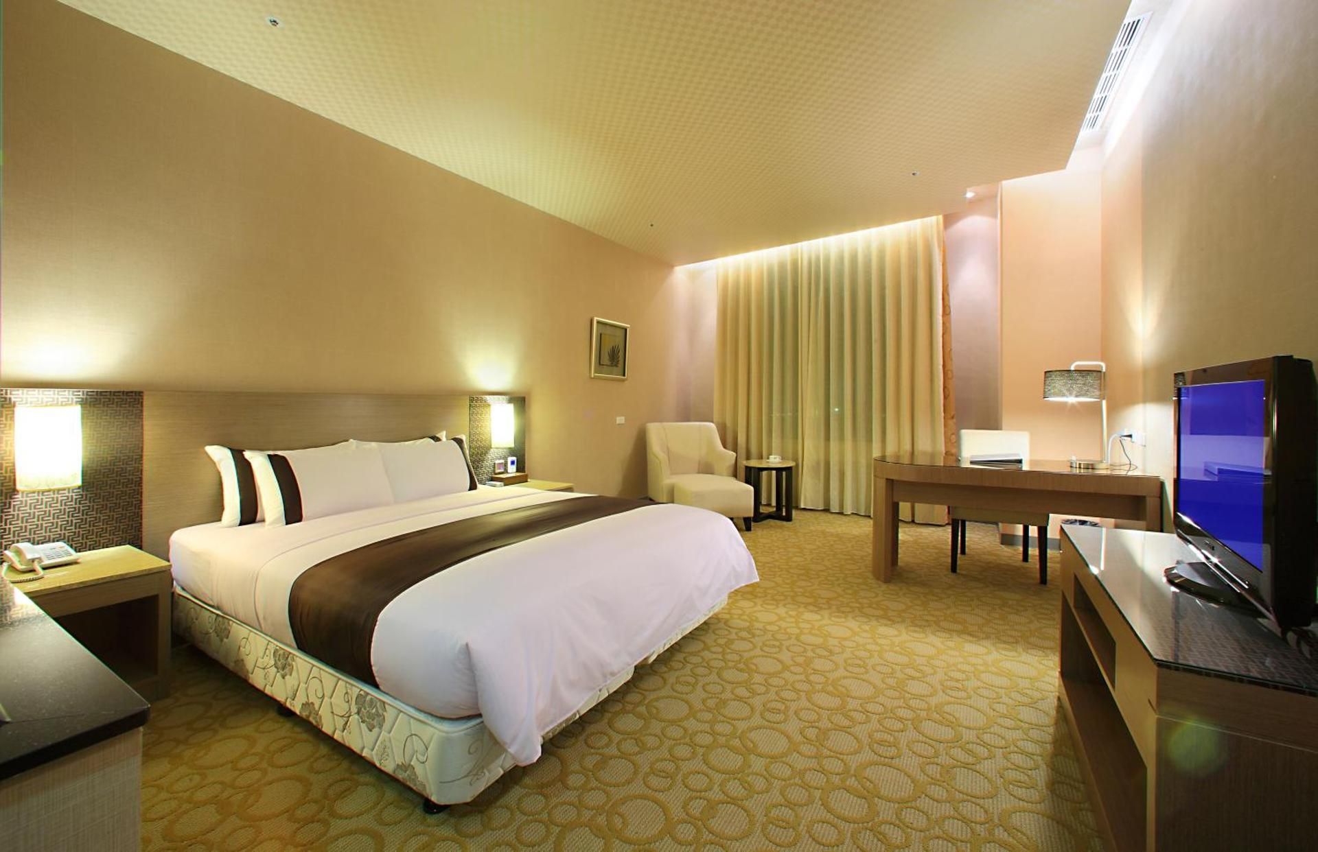 Deluxe Double with Bathtub