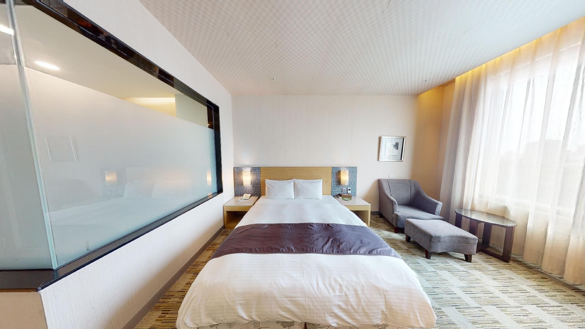 Deluxe Double with Bathtub