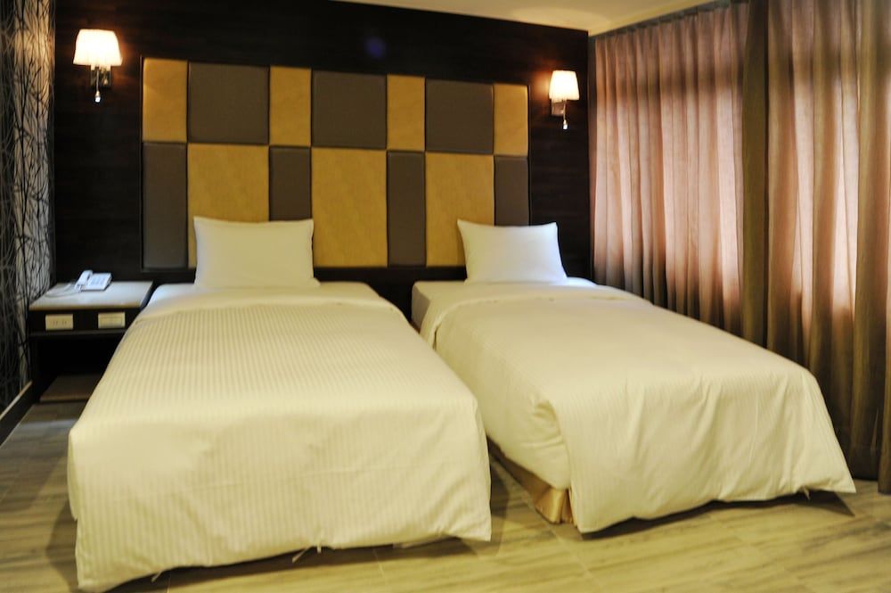 Maple Hotel Standard Twin Room 5