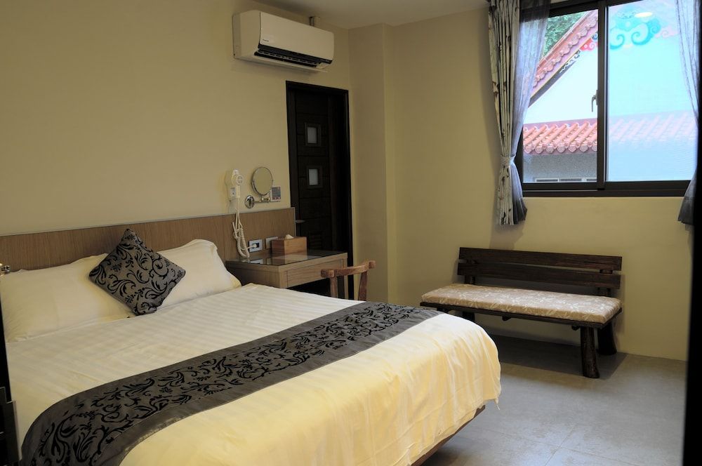 Lakeside 46 Standard Double Room 3