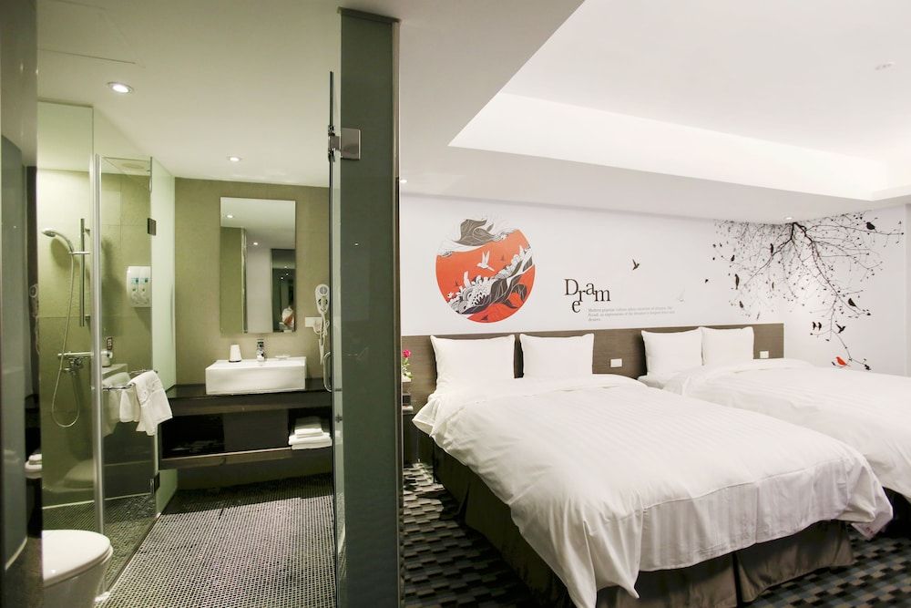 Chiayi Look Hotel Quadruple Room (Random Design) 2