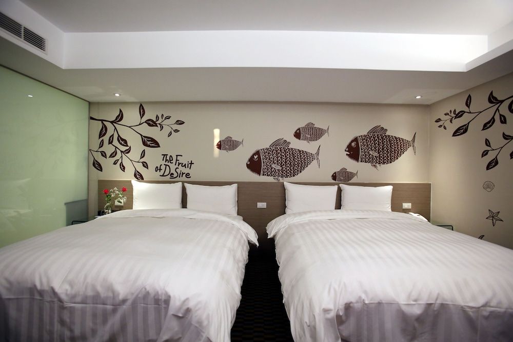 Chiayi Look Hotel Quadruple Room (Random Design) 6