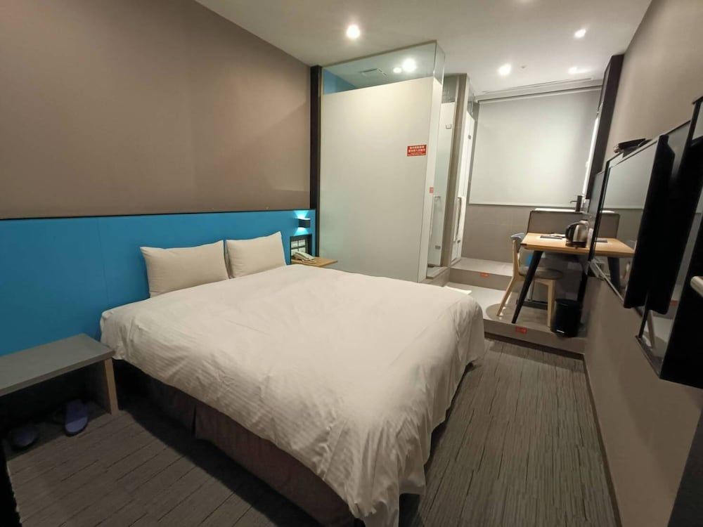 Walker-Taoyuan Standard Double Room 9