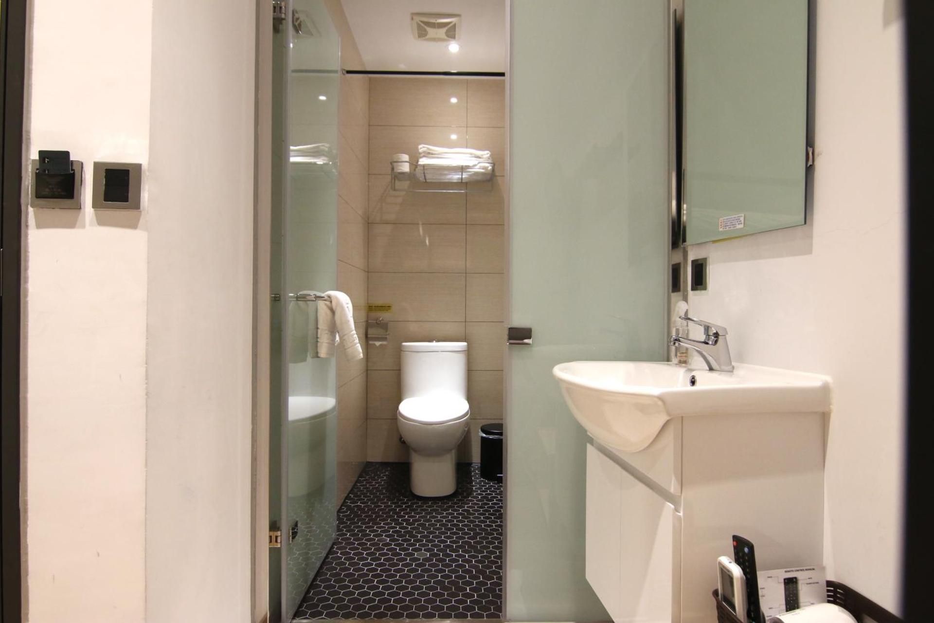 Taipei Sunny Hostel Budget Twin Room without Window 3