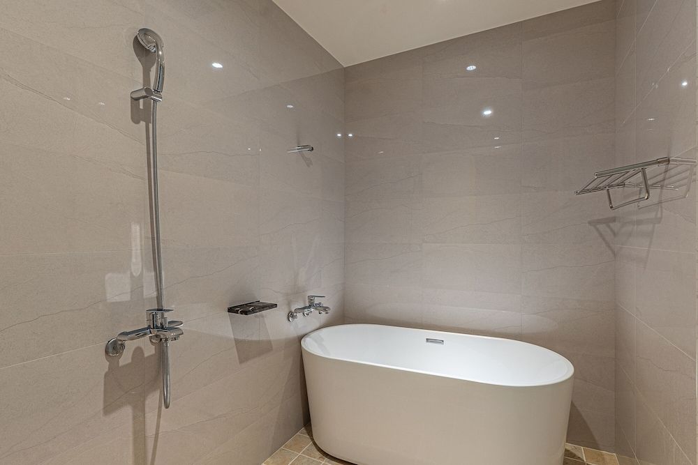 CHECK inn Select Tainan YongKang Deluxe Suite - For 6 People/Connected Room 8