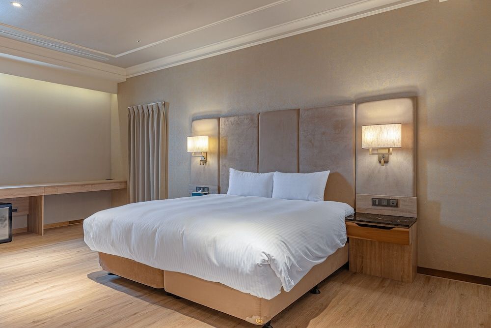 CHECK inn Select Tainan YongKang Deluxe Suite - For 6 People/Connected Room 4