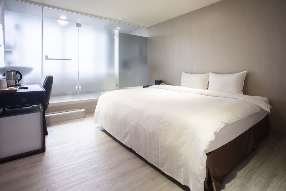 Xin She Hotel - Chungli View Double Room 3