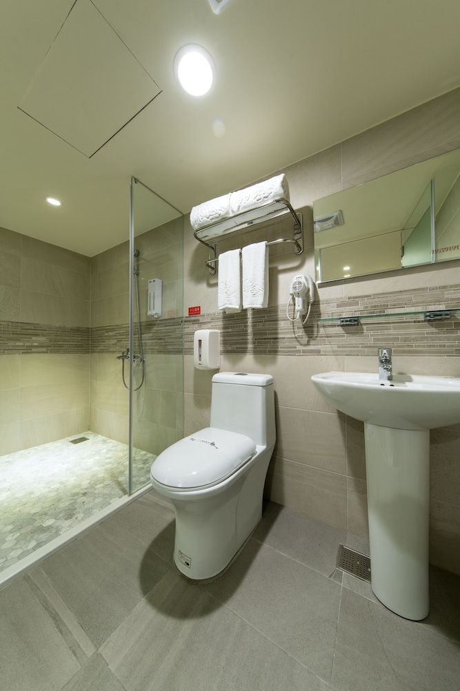 Xin She Hotel - Chungli Ultimate Double Room 5