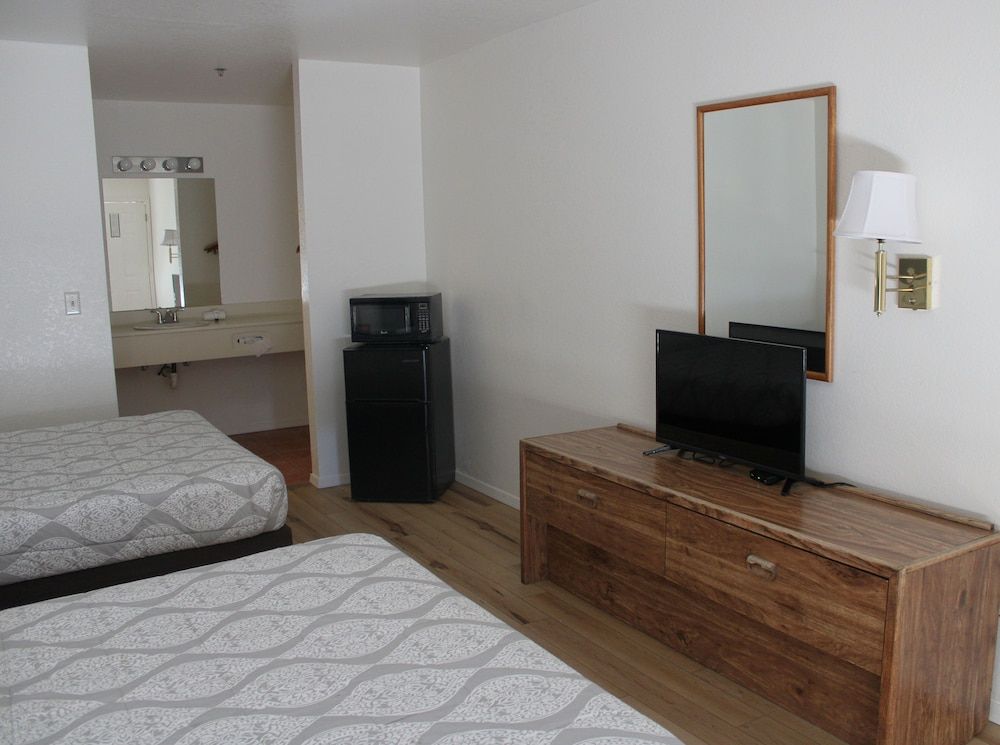 Lodge on the River Standard Room, 2 Double Beds, Non Smoking 3