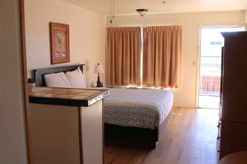 Suite, 1 Queen Bed, Non Smoking (Mini Suite)