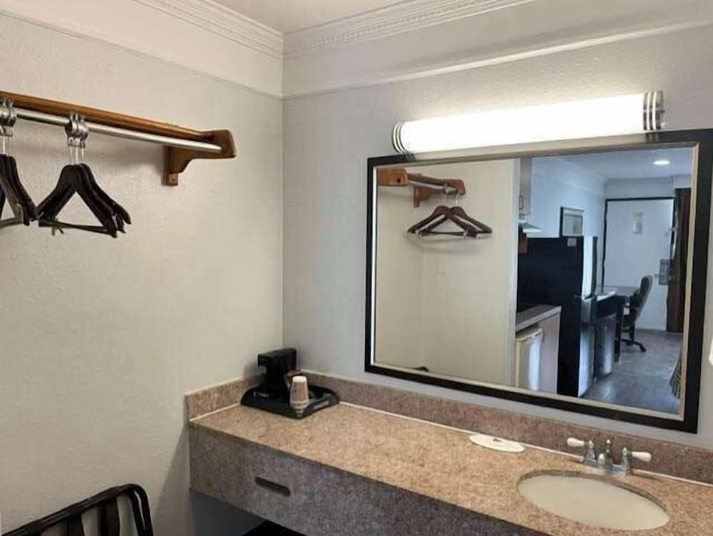 Studio 6 Suites Hinesville, GA Standard Room, 2 Queen Beds, Non Smoking 37