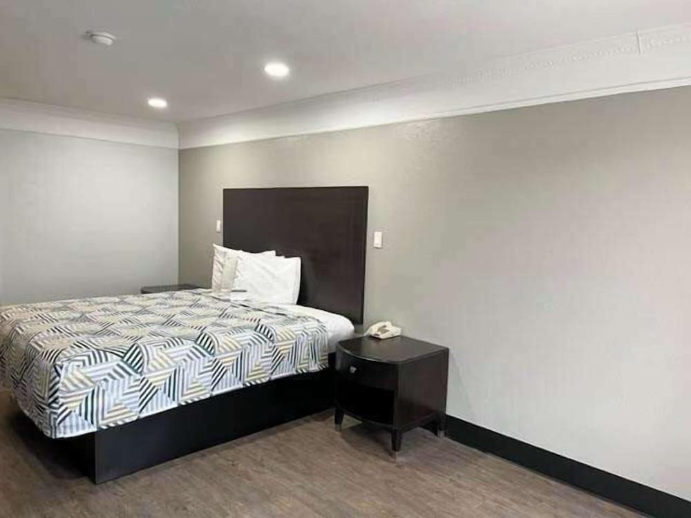 Studio 6 Suites Hinesville, GA Standard Room, 1 King Bed, Non Smoking 6
