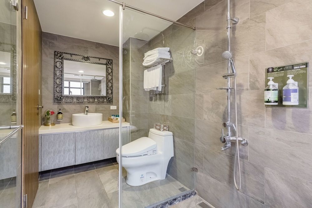 Milan Yilan Superior Quadruple Room, Bathtub 7